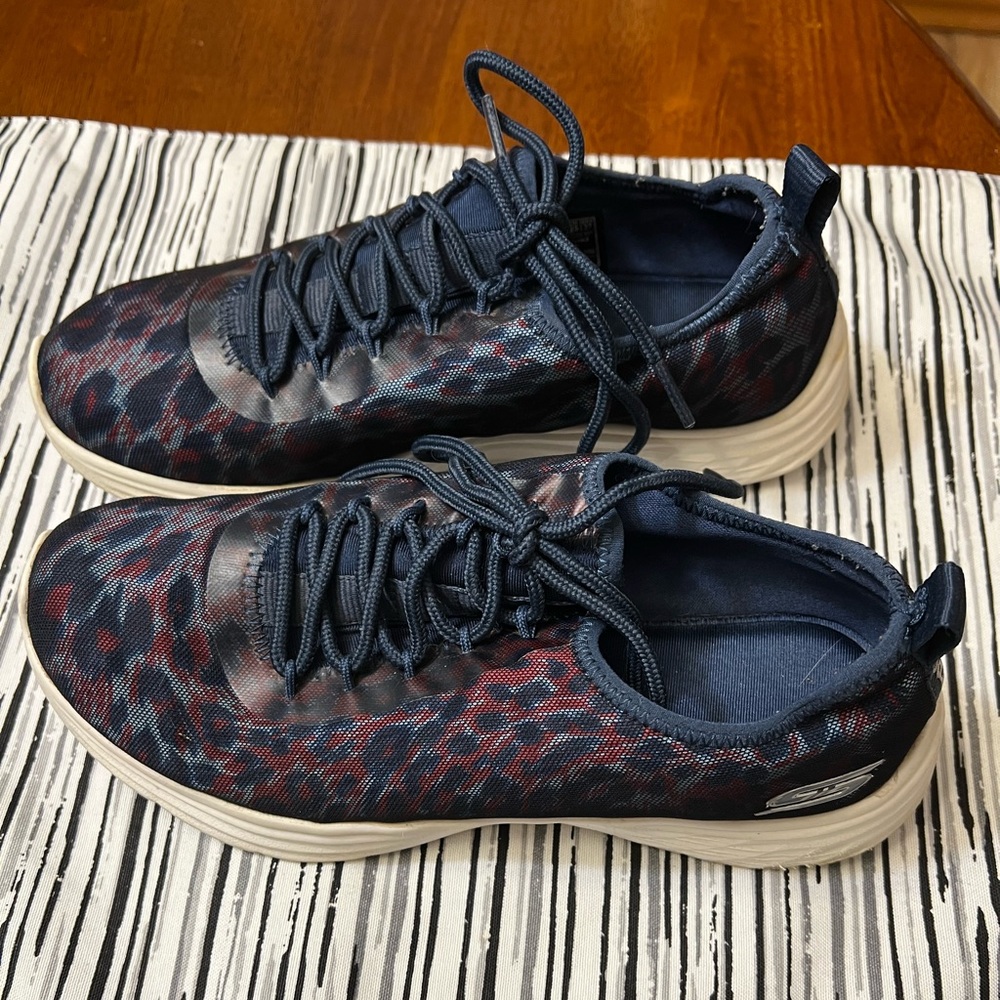 Bobs from sketchers memory foam.  Size 8